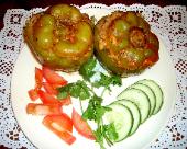 Bolgarian peppers stuffed with mixed meet, rice fried golden onions & herbs in tomatoes sause.Served with mixed backed vegetibles and sourcream. 