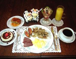Breakfast includesfresh fruit, juice, coffee from Germany, stuffed French crepes, grilled herbal potatoes, fried ham or bacon, eggs,homemade organic jams and  other European or American specialties.There are no processed foods in my preparations.All of my food is made from scratch using organic ingredients.